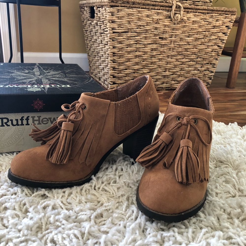 RuffHewn booties sz 8